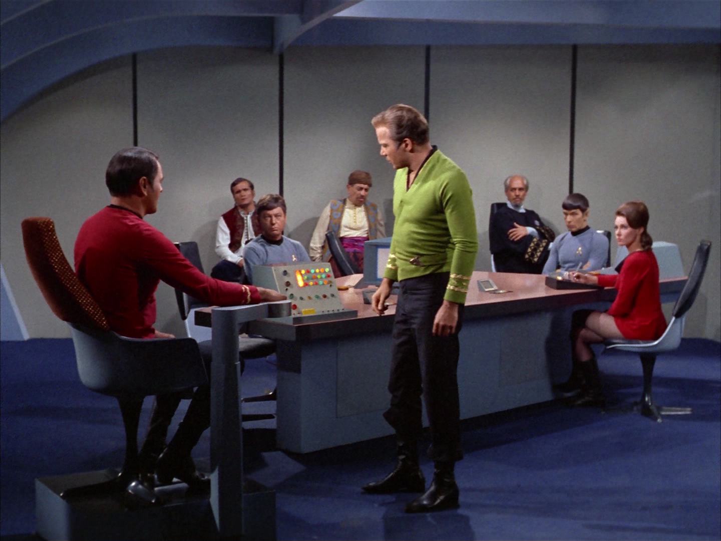 ariane179254_StarTrek_2x14_WolfInTheFold_1698.jpg