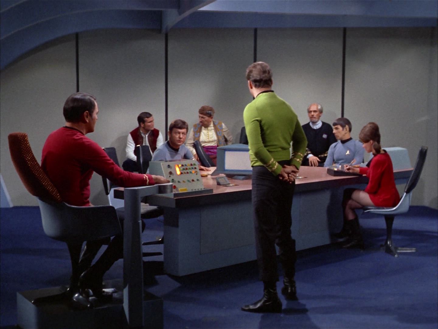 ariane179254_StarTrek_2x14_WolfInTheFold_1737.jpg