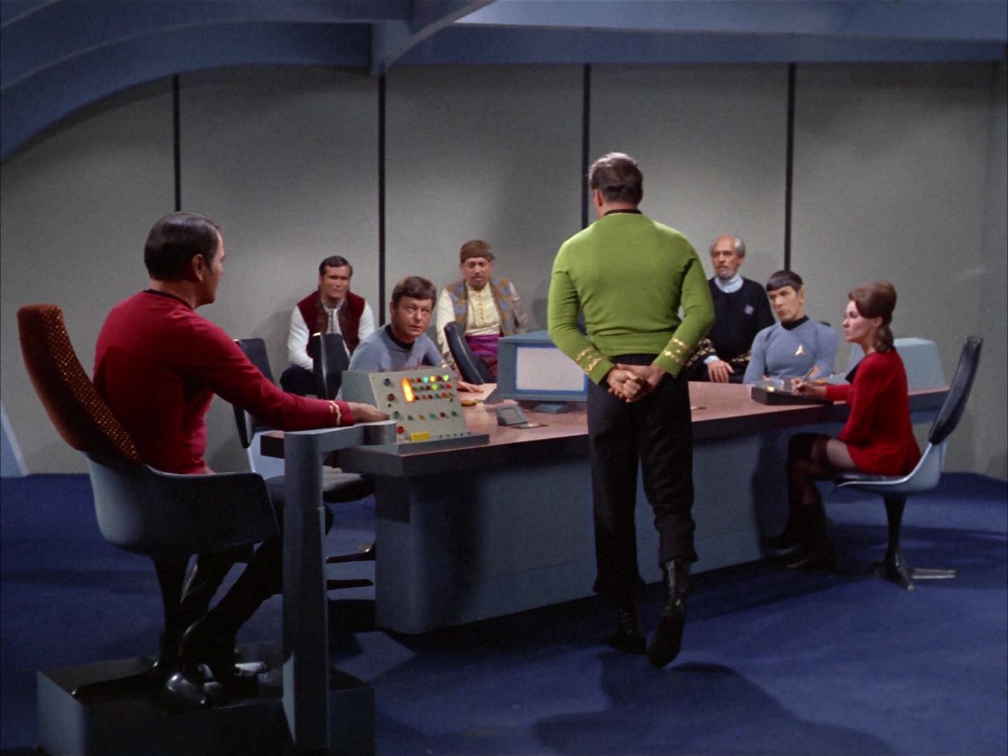 ariane179254_StarTrek_2x14_WolfInTheFold_1739.jpg