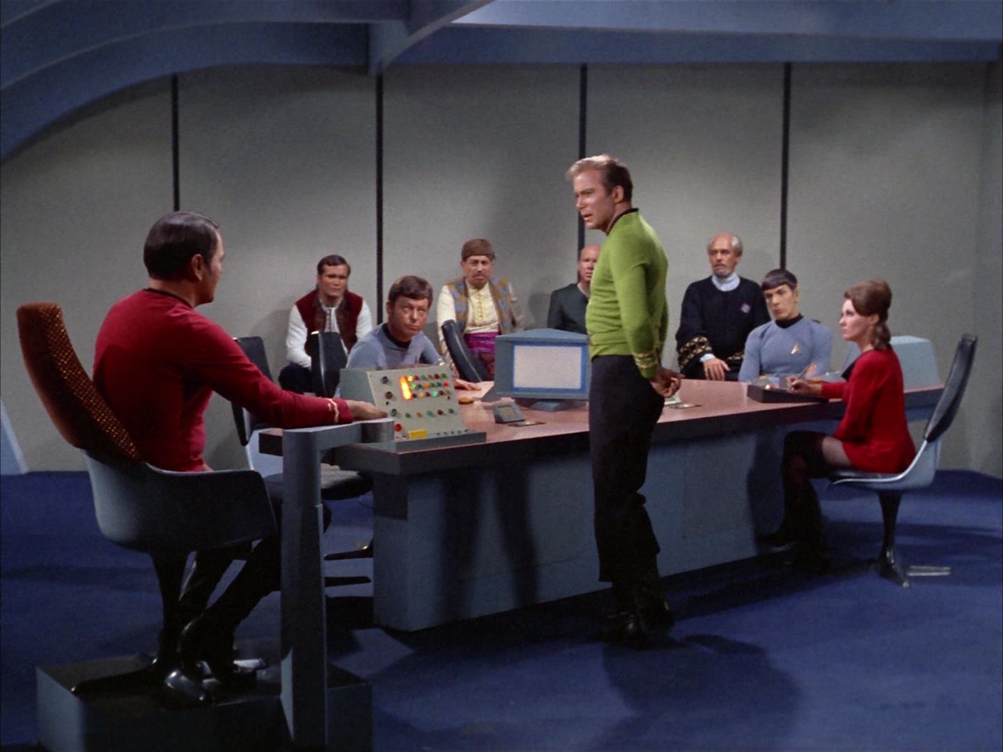 ariane179254_StarTrek_2x14_WolfInTheFold_1740.jpg