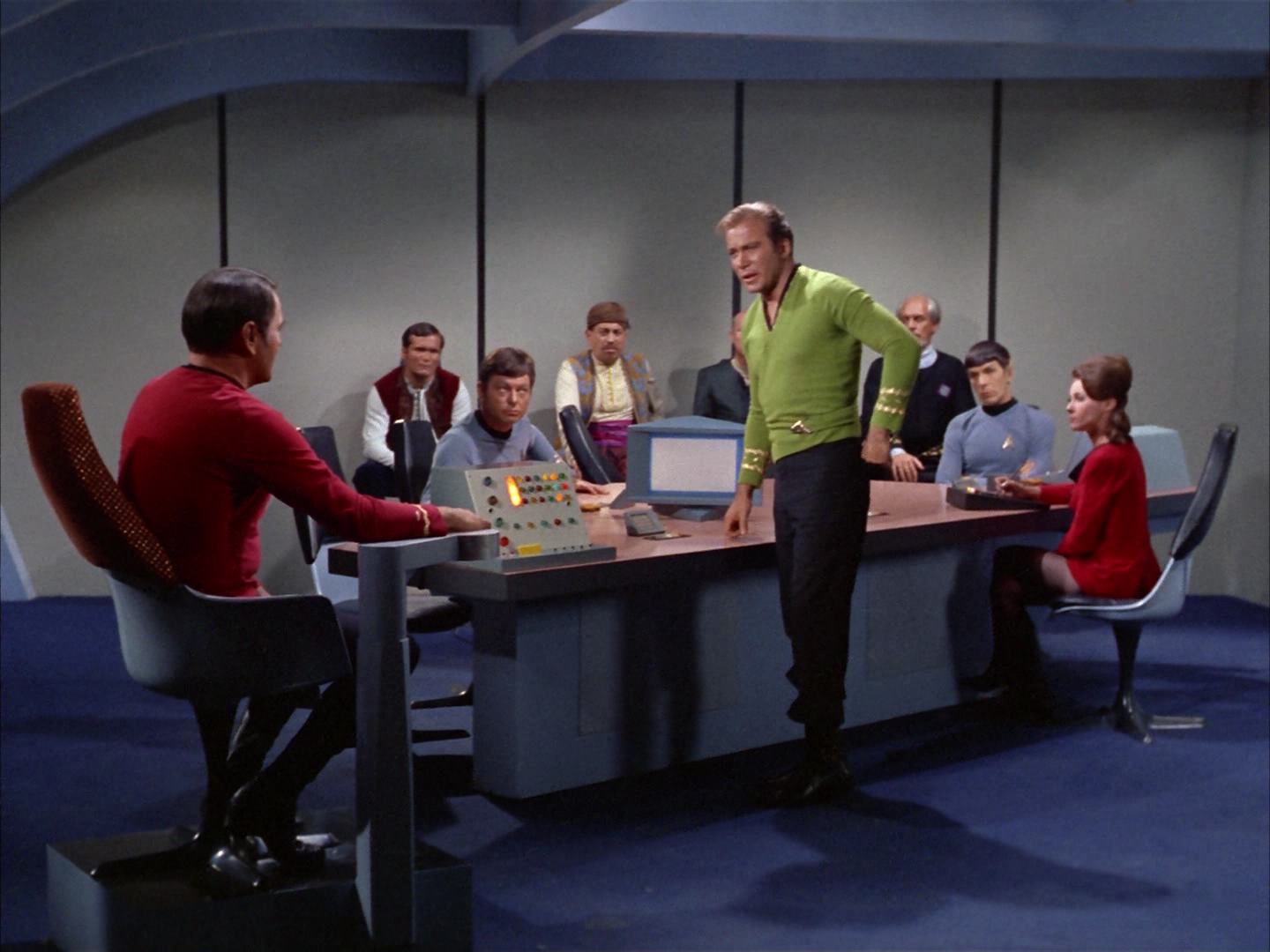 ariane179254_StarTrek_2x14_WolfInTheFold_1741.jpg