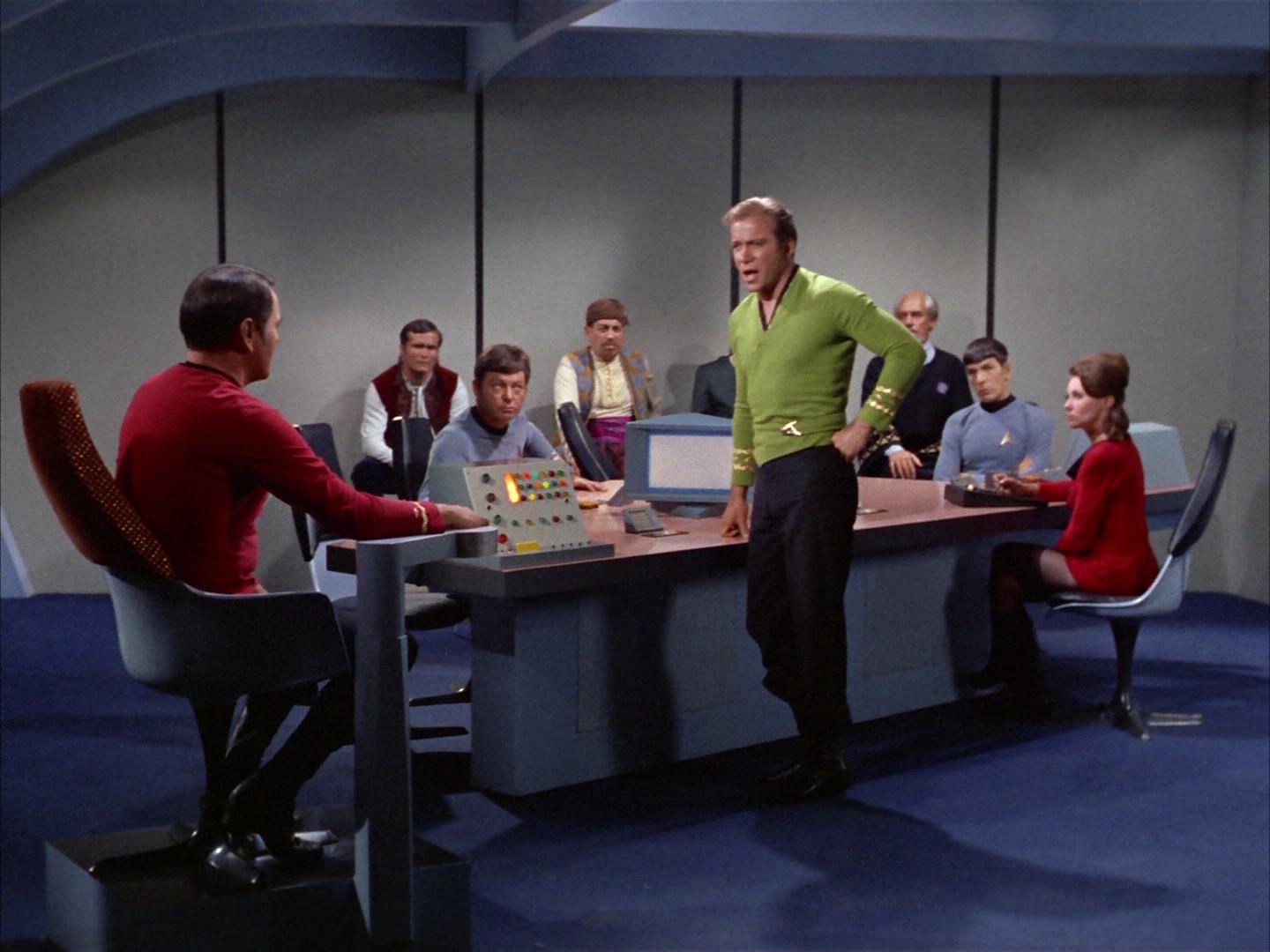 ariane179254_StarTrek_2x14_WolfInTheFold_1742.jpg