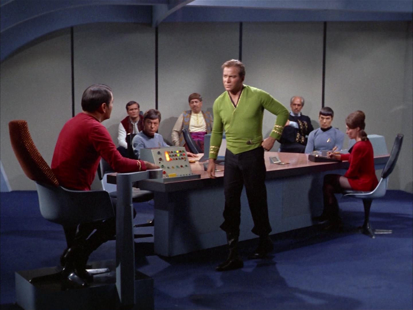 ariane179254_StarTrek_2x14_WolfInTheFold_1765.jpg