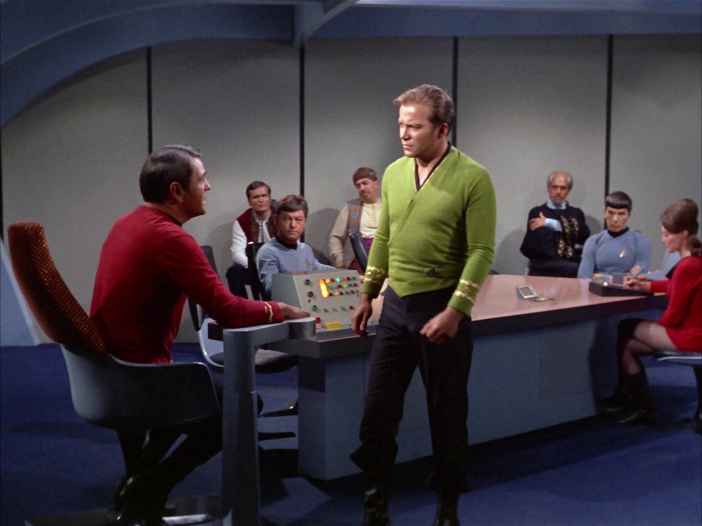 ariane179254_StarTrek_2x14_WolfInTheFold_1767.jpg