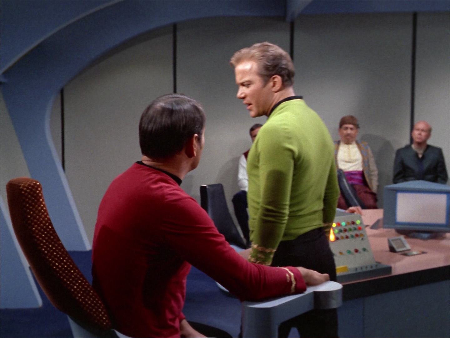 ariane179254_StarTrek_2x14_WolfInTheFold_1825.jpg