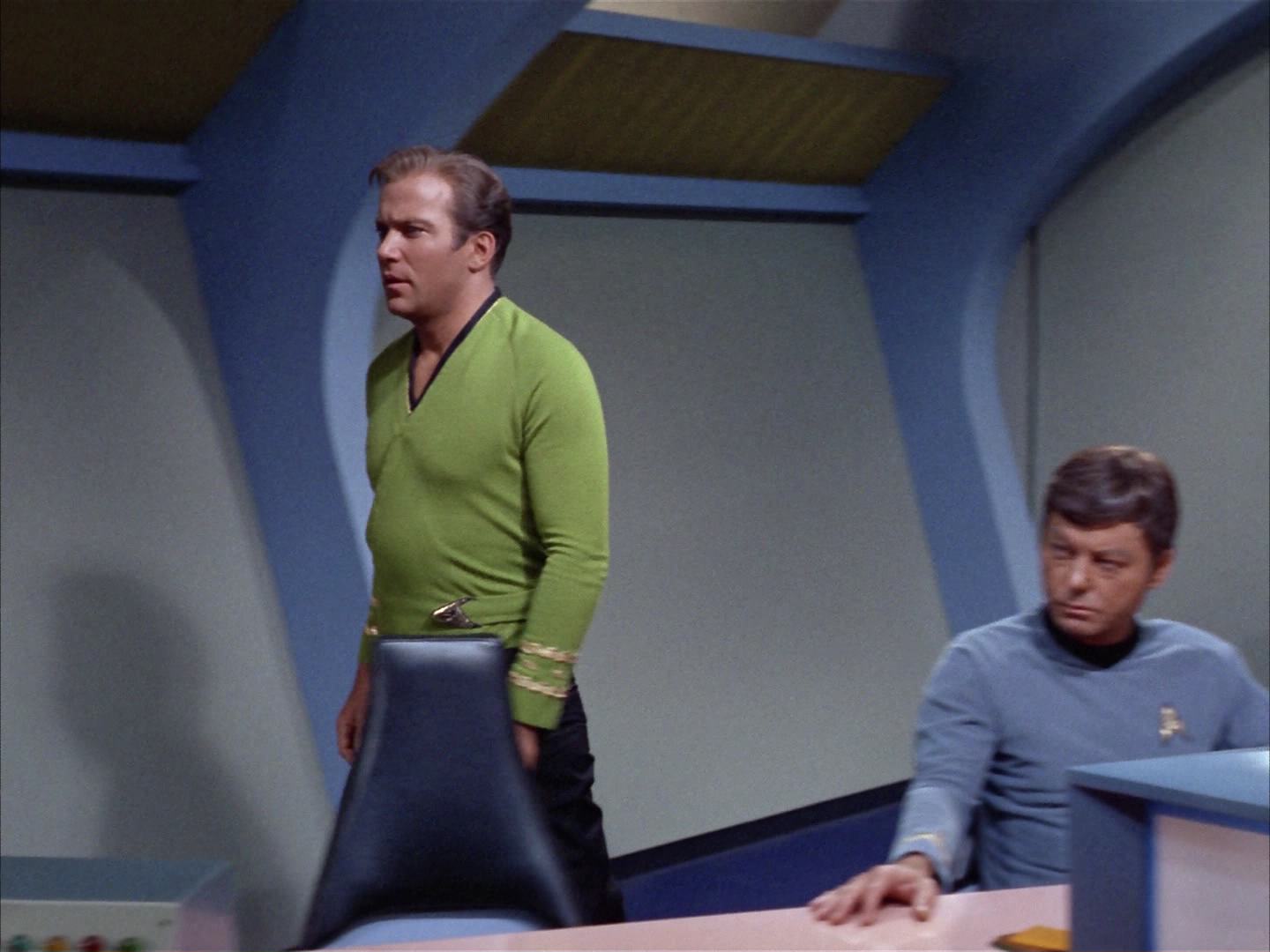ariane179254_StarTrek_2x14_WolfInTheFold_1891.jpg