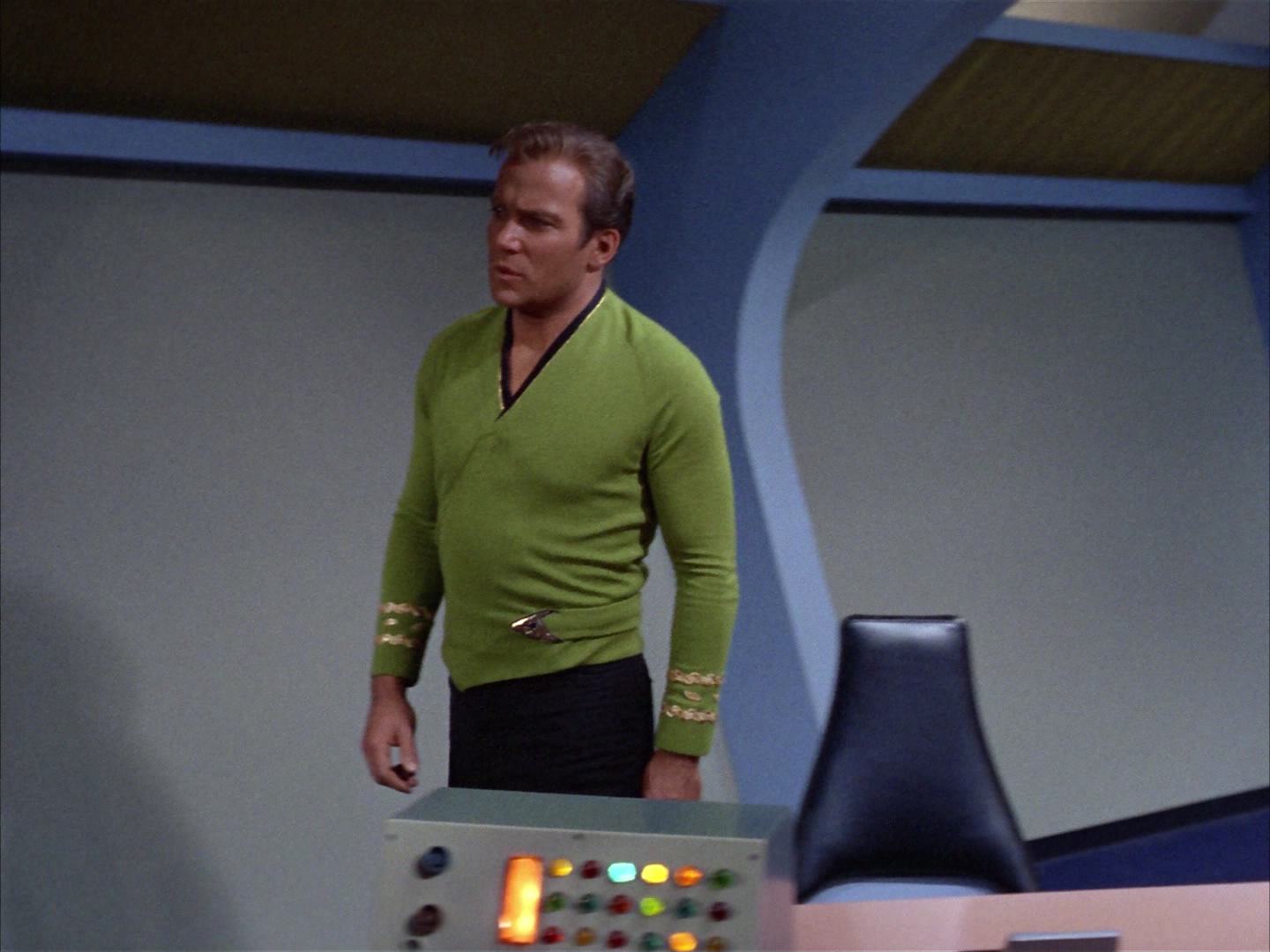 ariane179254_StarTrek_2x14_WolfInTheFold_1892.jpg