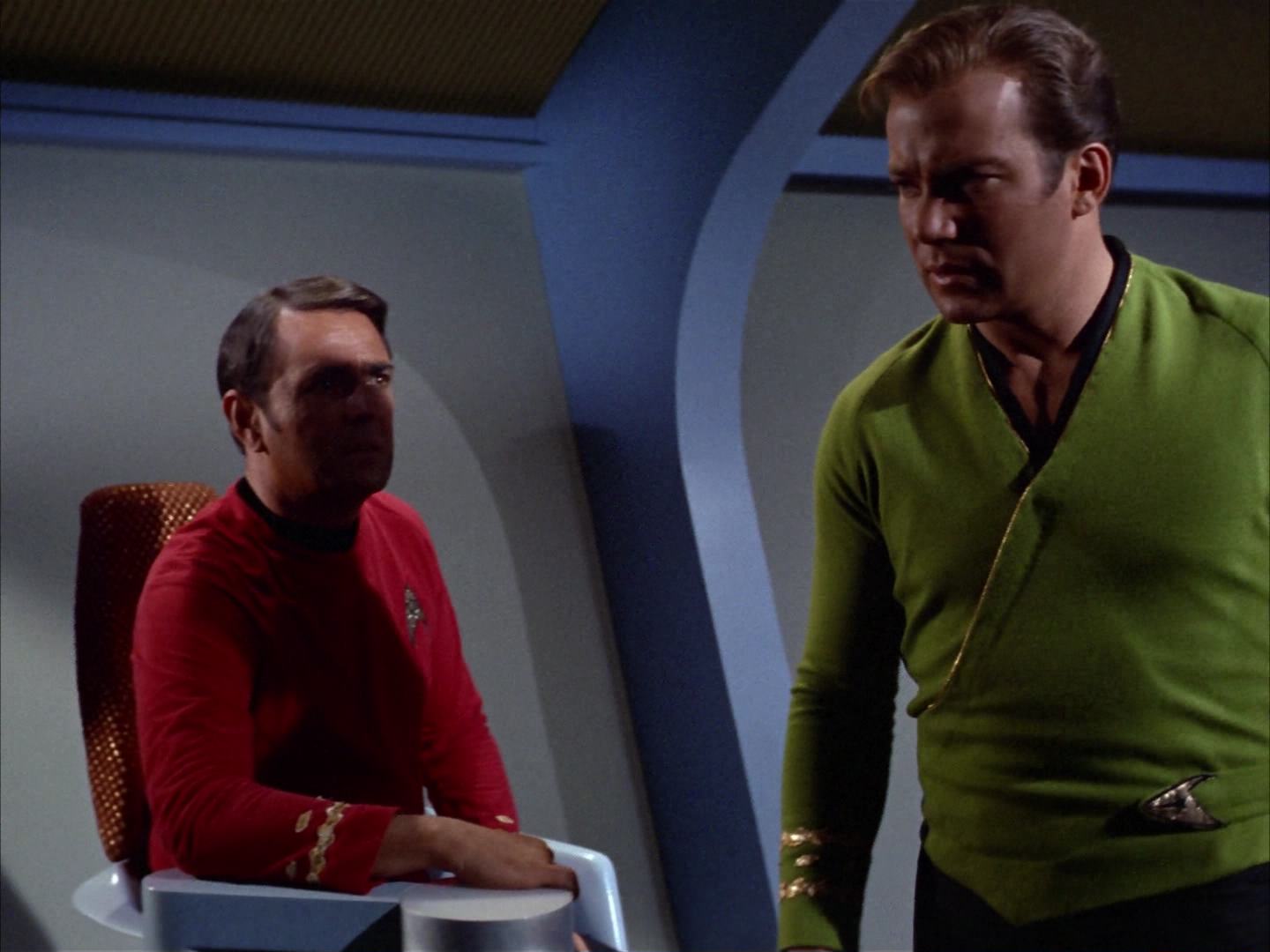 ariane179254_StarTrek_2x14_WolfInTheFold_1895.jpg