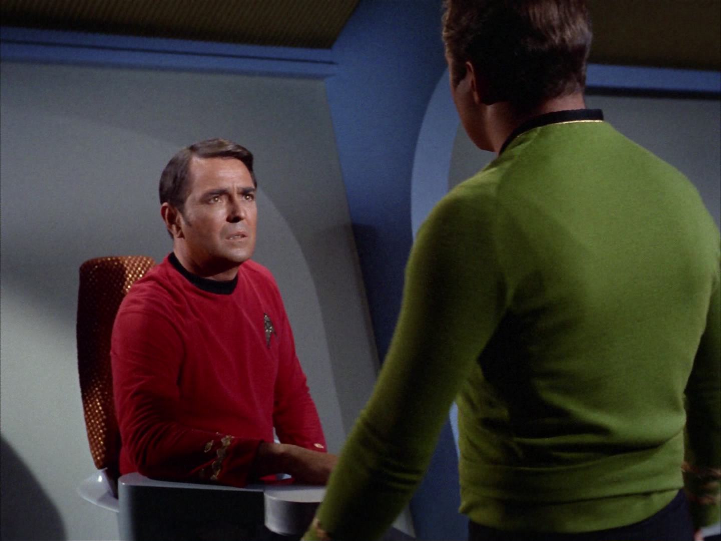 ariane179254_StarTrek_2x14_WolfInTheFold_1896.jpg