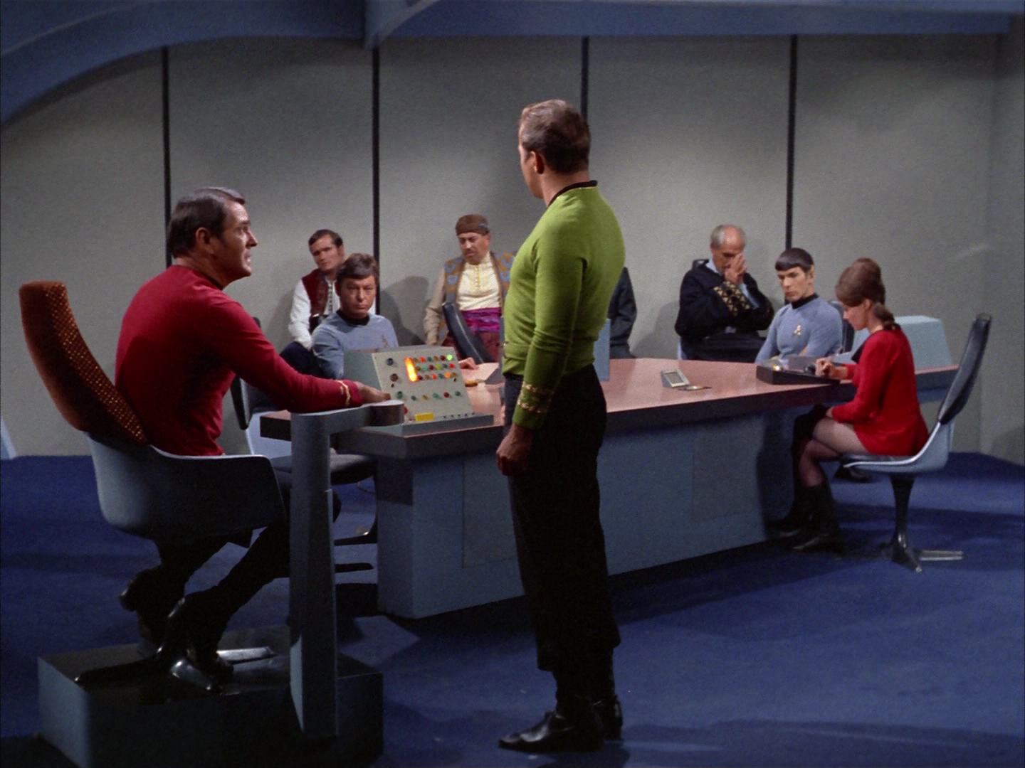 ariane179254_StarTrek_2x14_WolfInTheFold_1908.jpg