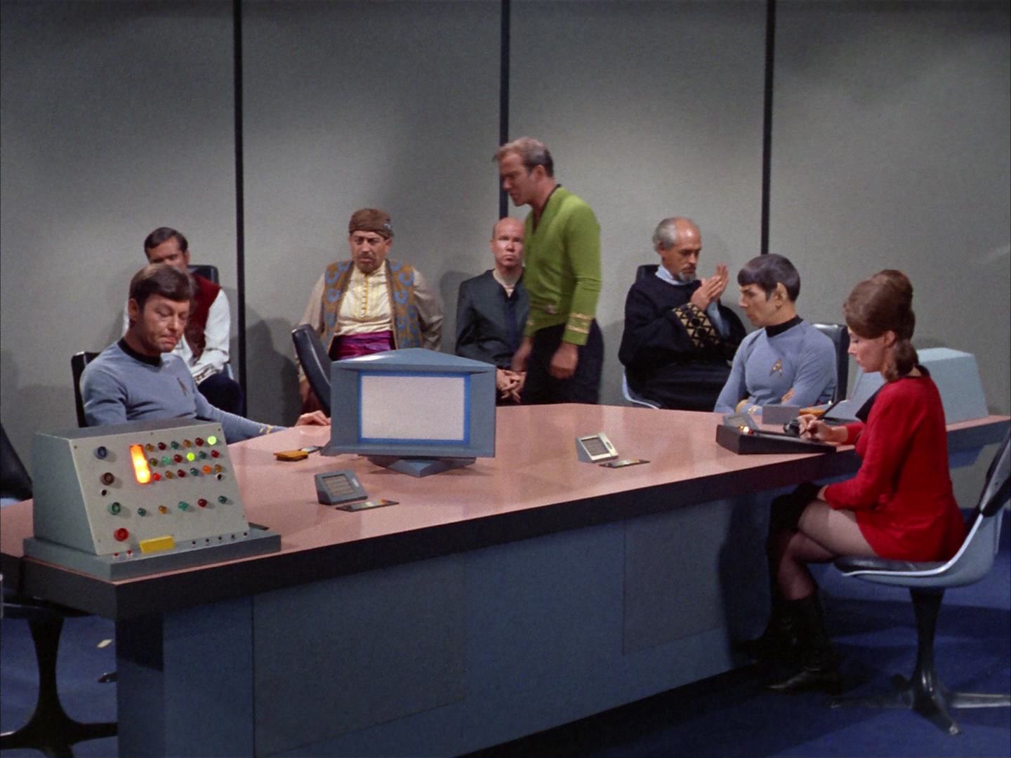 ariane179254_StarTrek_2x14_WolfInTheFold_1949.jpg