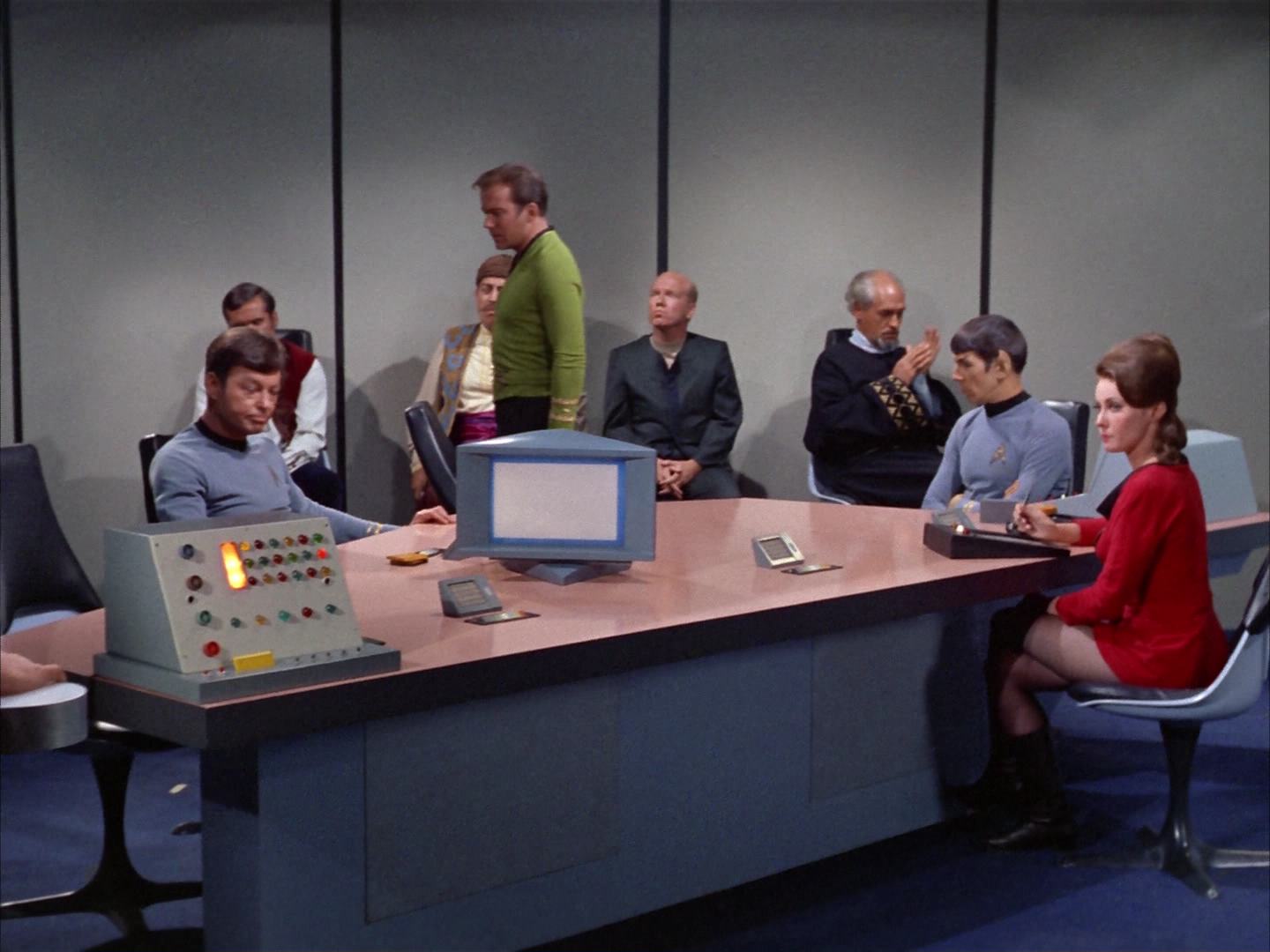 ariane179254_StarTrek_2x14_WolfInTheFold_1950.jpg