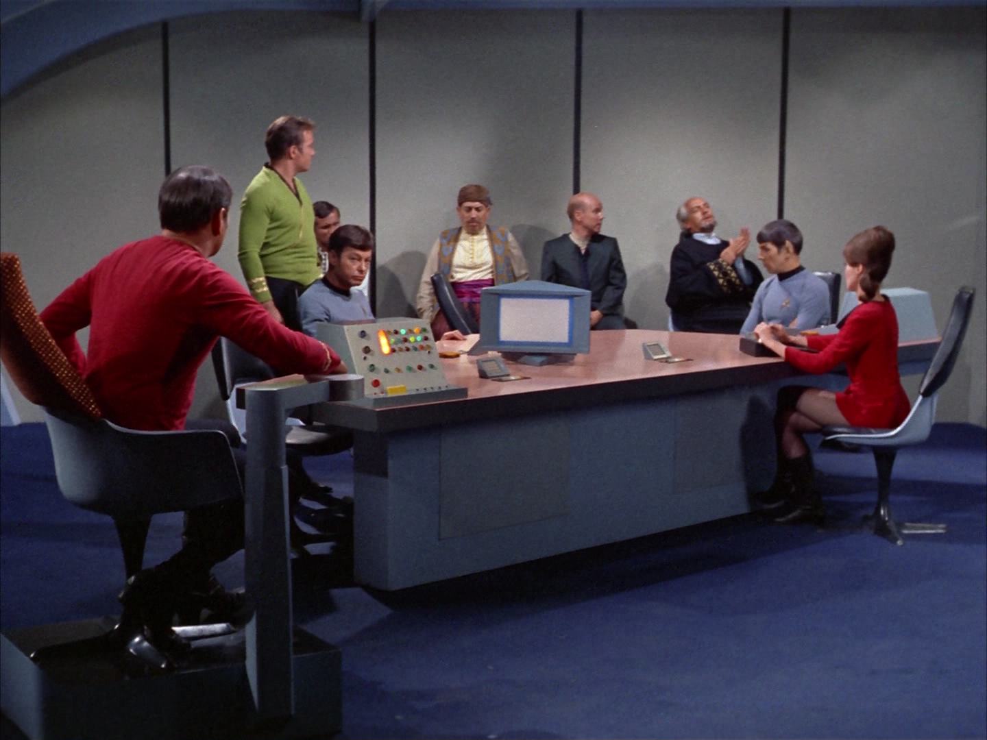 ariane179254_StarTrek_2x14_WolfInTheFold_1954.jpg