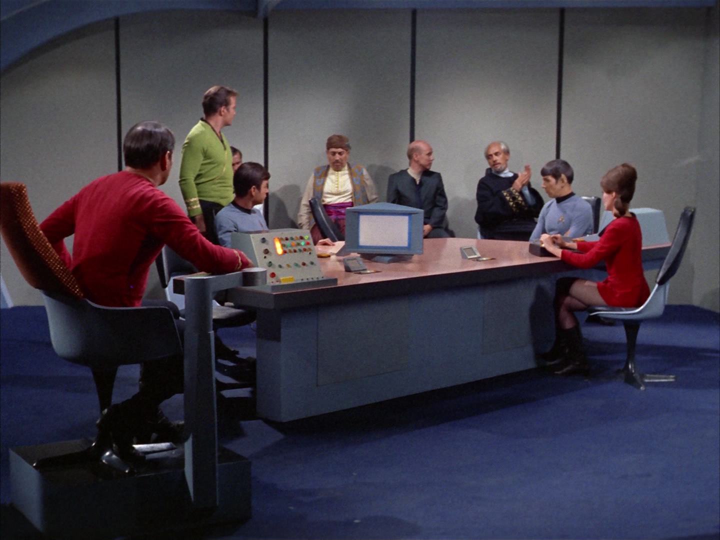 ariane179254_StarTrek_2x14_WolfInTheFold_1955.jpg