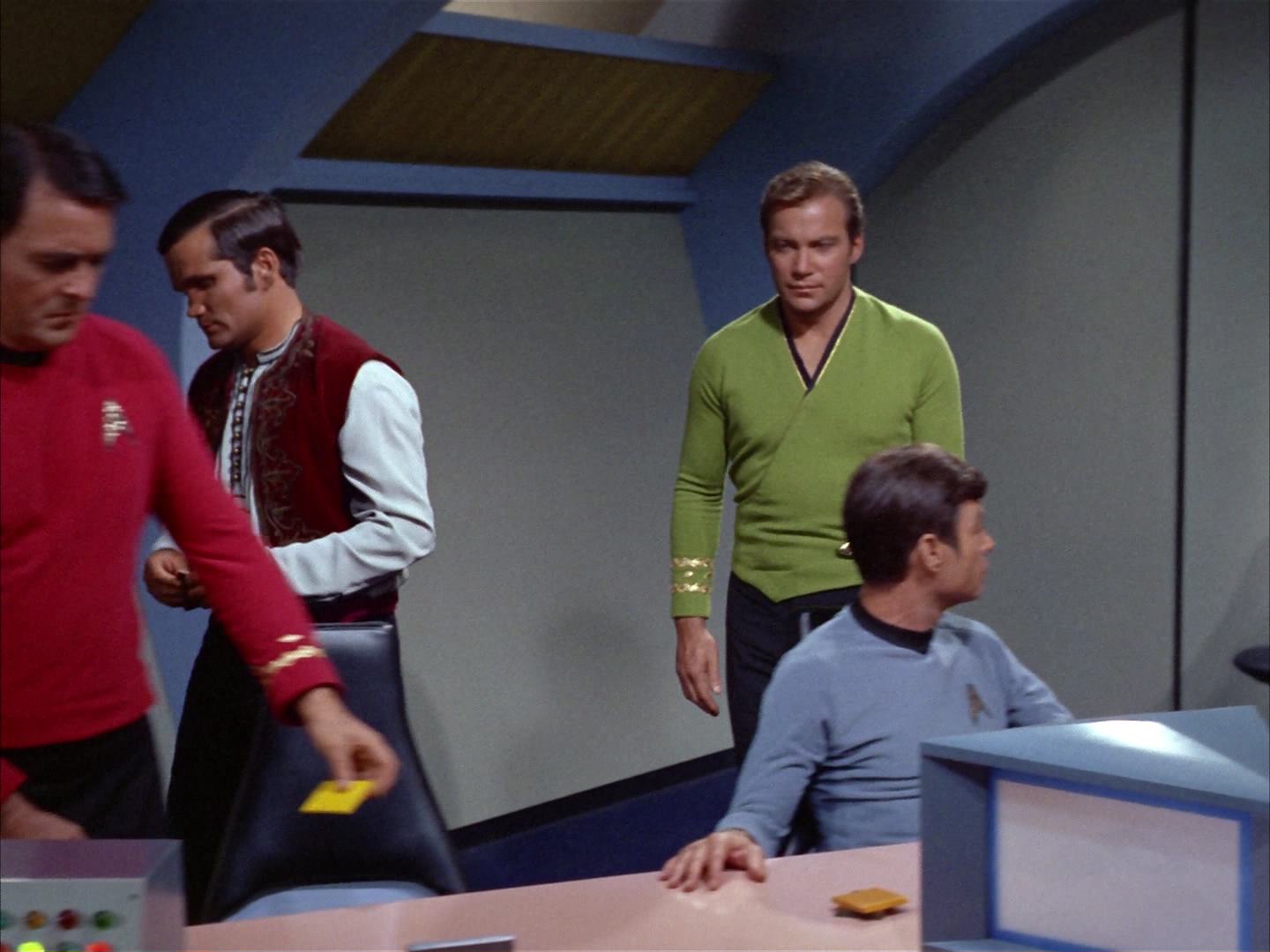 ariane179254_StarTrek_2x14_WolfInTheFold_1982.jpg