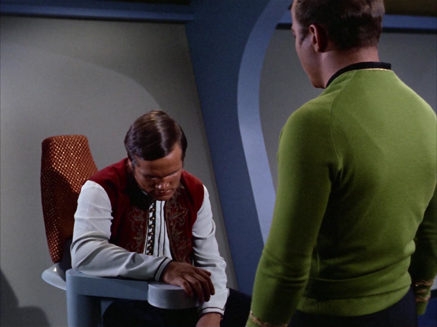 ariane179254_StarTrek_2x14_WolfInTheFold_1994.jpg