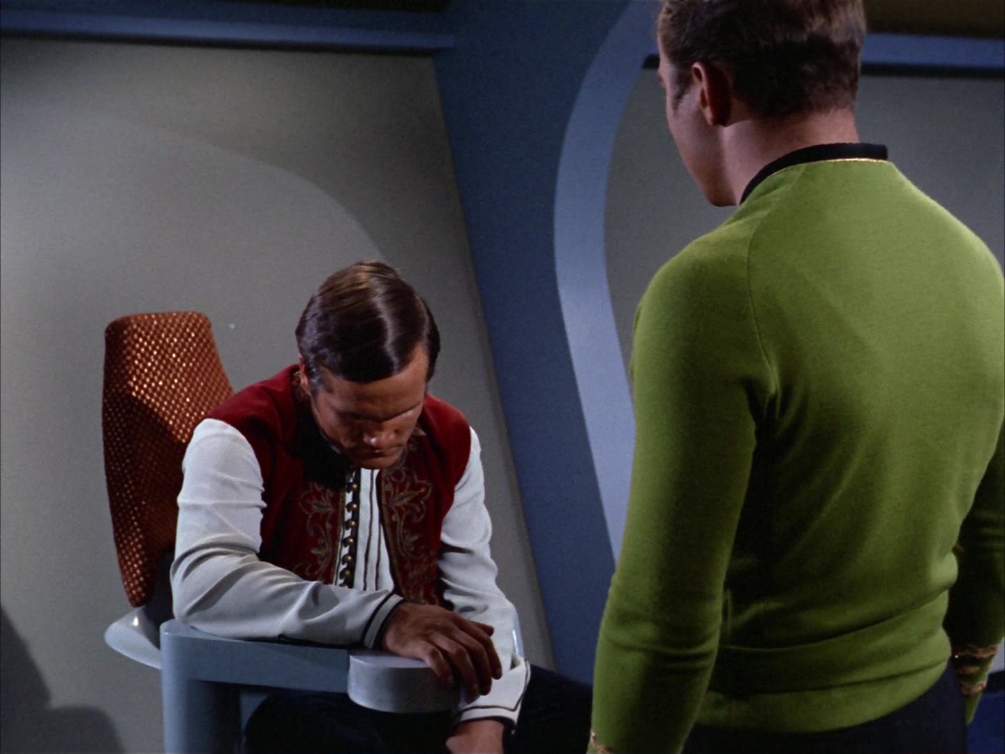 ariane179254_StarTrek_2x14_WolfInTheFold_1996.jpg