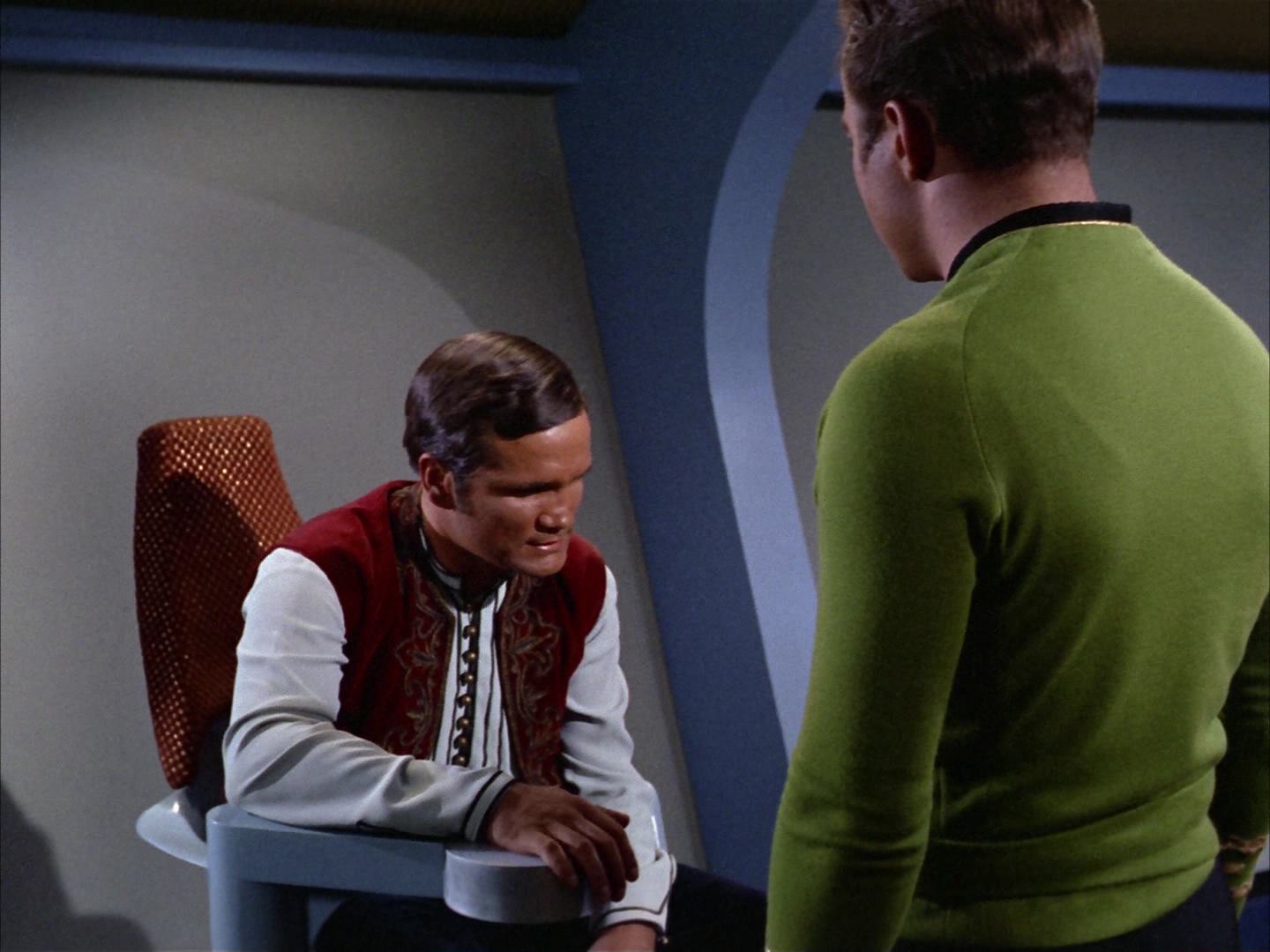 ariane179254_StarTrek_2x14_WolfInTheFold_2001.jpg