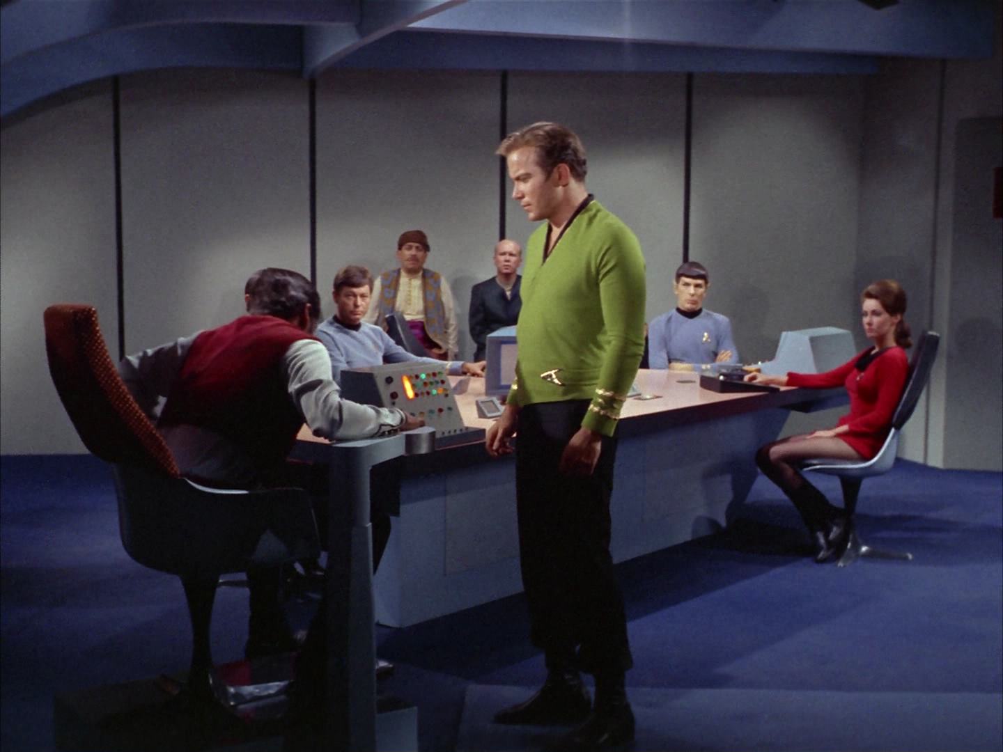 ariane179254_StarTrek_2x14_WolfInTheFold_2062.jpg