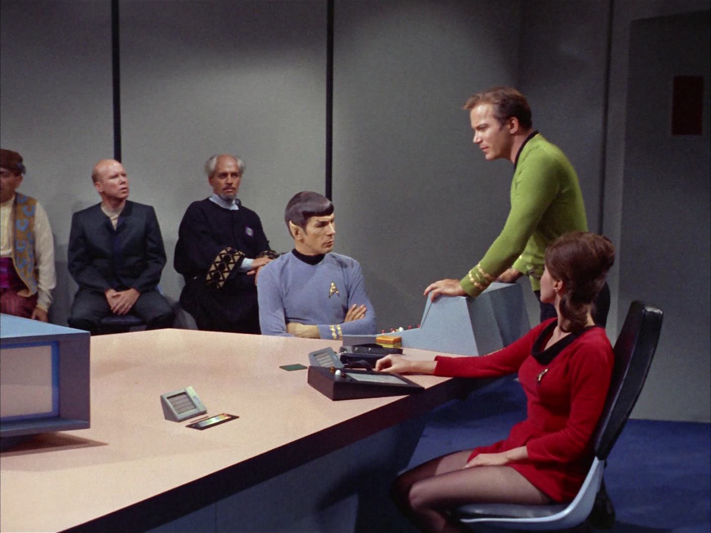 ariane179254_StarTrek_2x14_WolfInTheFold_2075.jpg