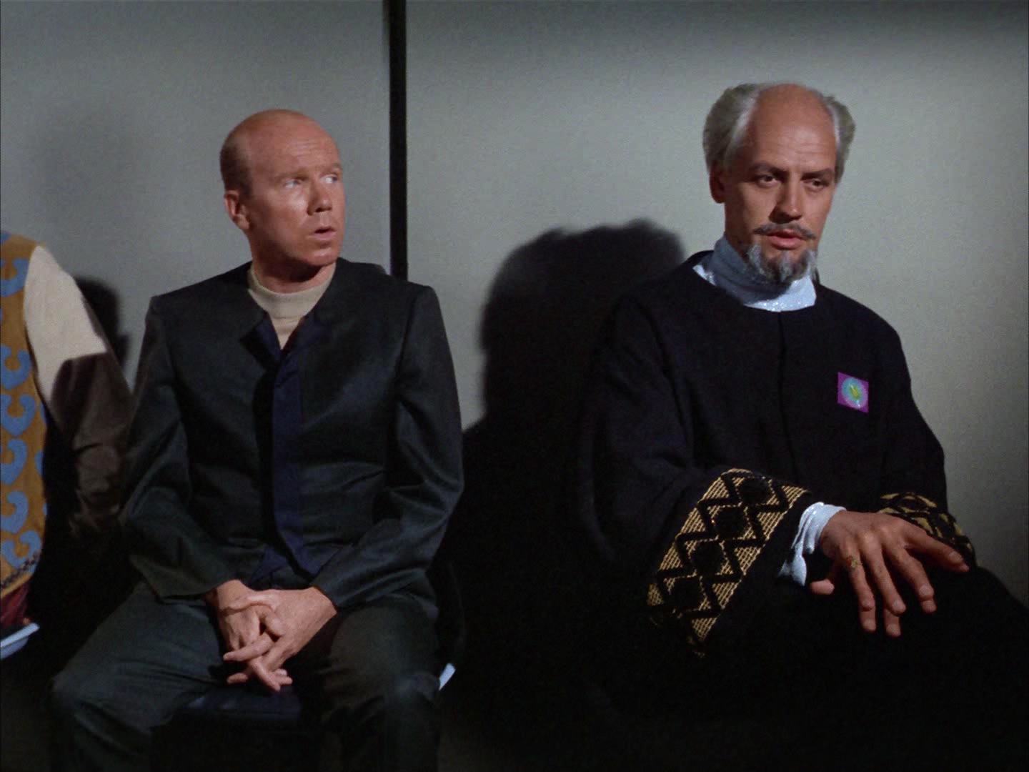 ariane179254_StarTrek_2x14_WolfInTheFold_2098.jpg