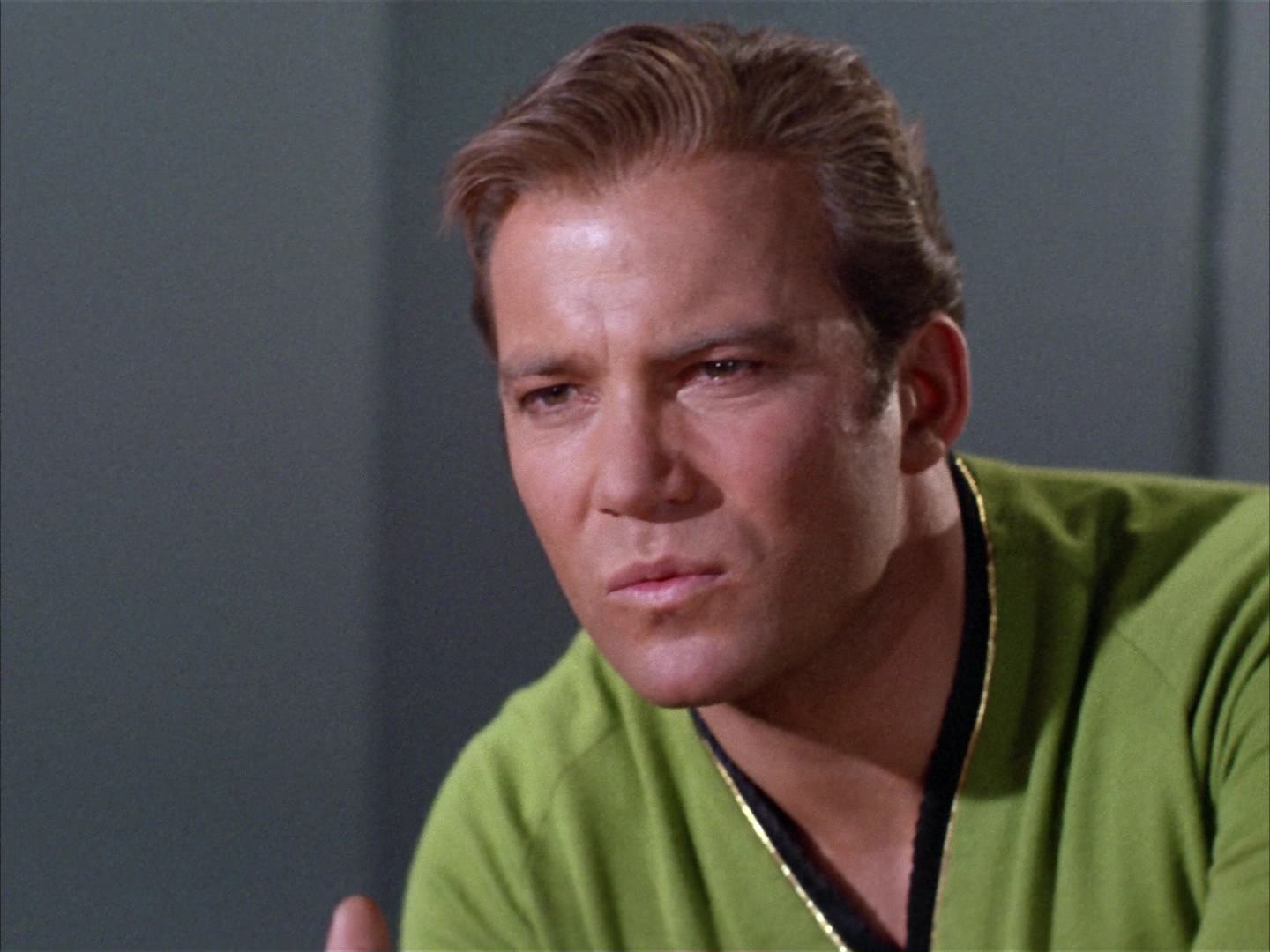 ariane179254_StarTrek_2x14_WolfInTheFold_2117.jpg