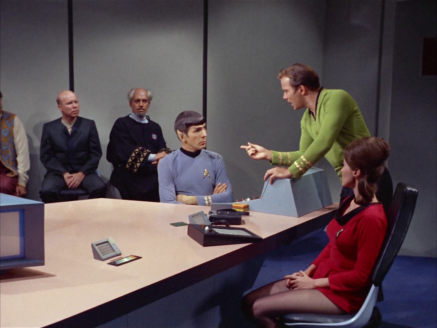 ariane179254_StarTrek_2x14_WolfInTheFold_2135.jpg