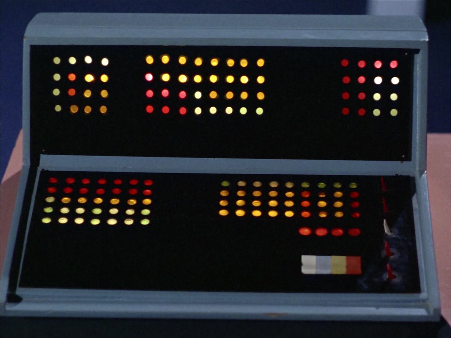 ariane179254_StarTrek_2x14_WolfInTheFold_2147.jpg