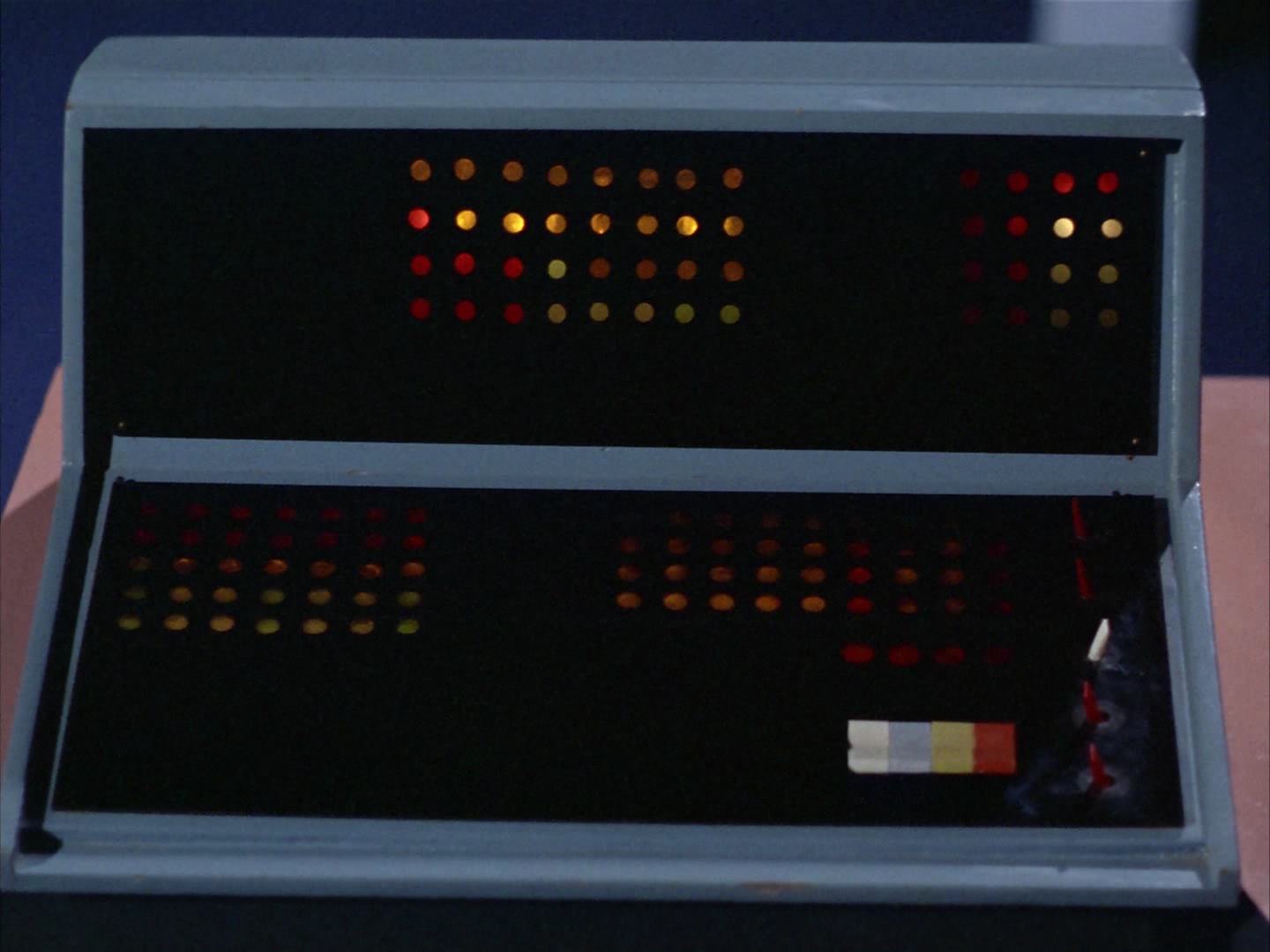 ariane179254_StarTrek_2x14_WolfInTheFold_2156.jpg
