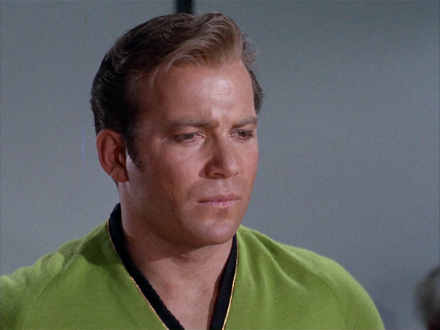 ariane179254_StarTrek_2x14_WolfInTheFold_2164.jpg