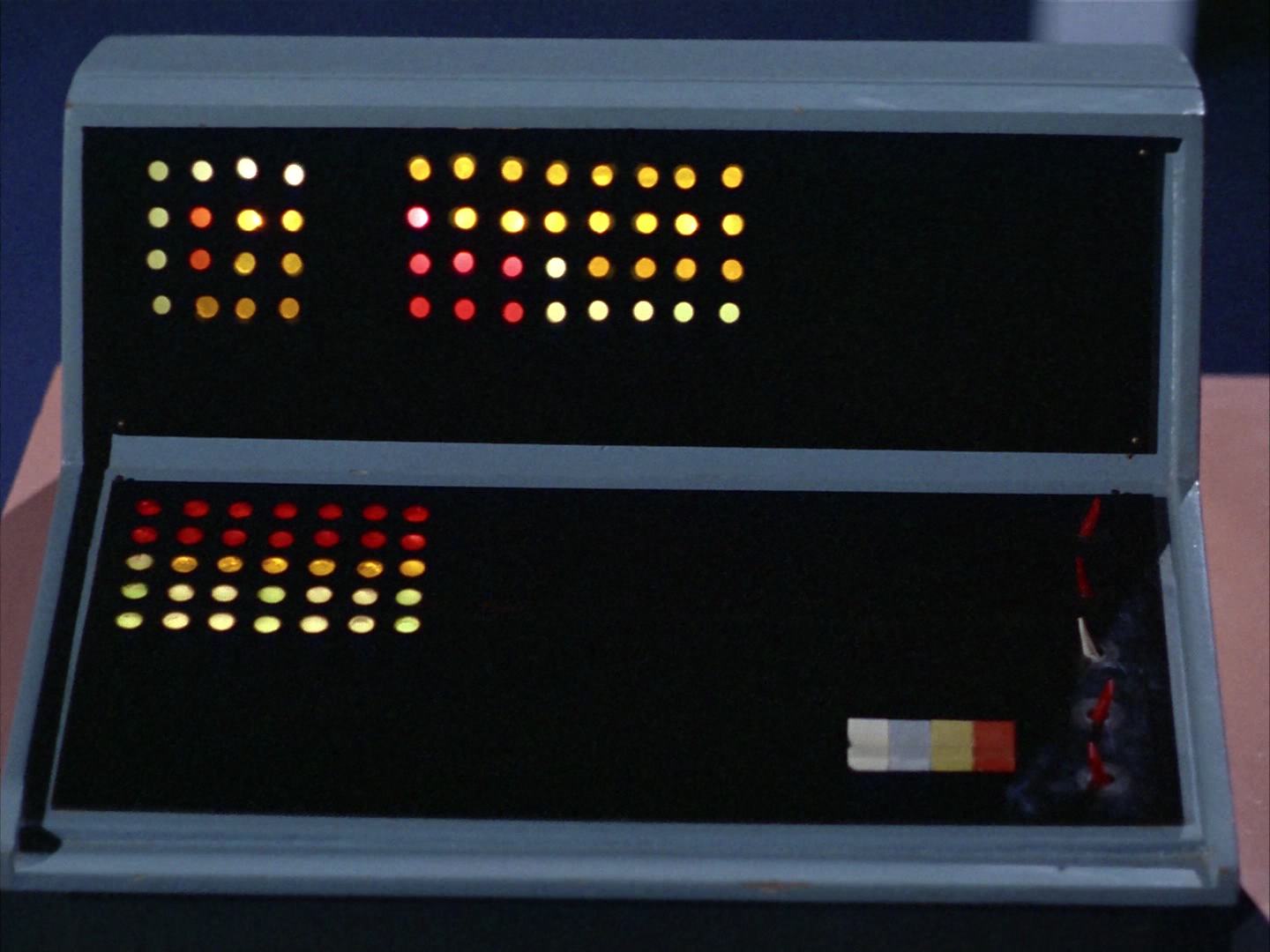 ariane179254_StarTrek_2x14_WolfInTheFold_2169.jpg