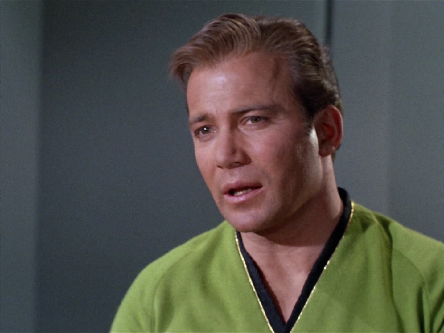 ariane179254_StarTrek_2x14_WolfInTheFold_2261.jpg