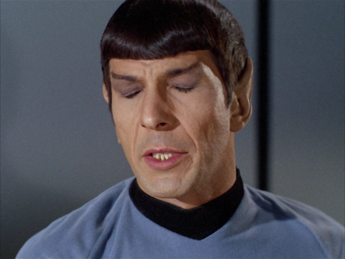 ariane179254_StarTrek_2x14_WolfInTheFold_2272.jpg
