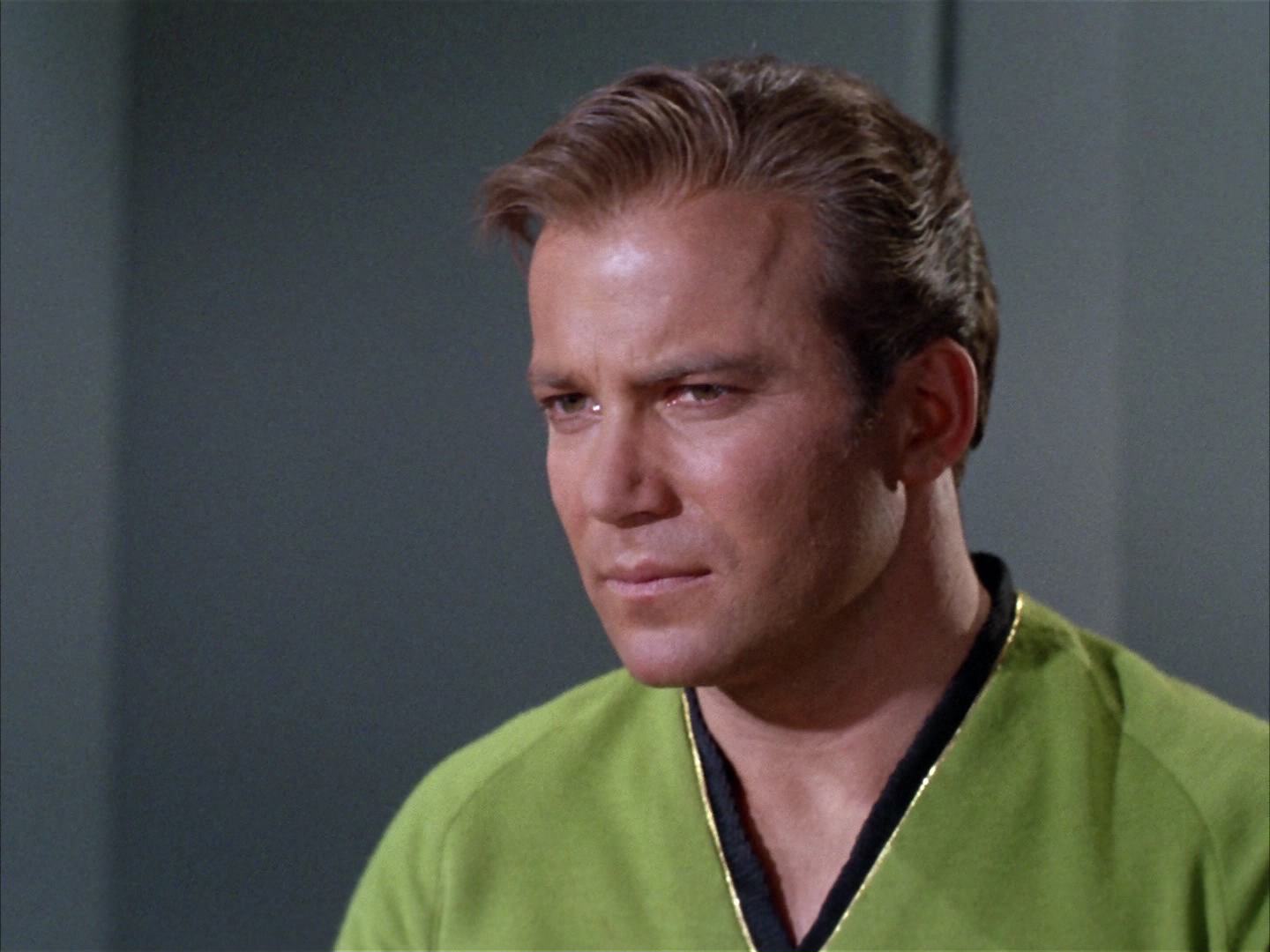 ariane179254_StarTrek_2x14_WolfInTheFold_2283.jpg