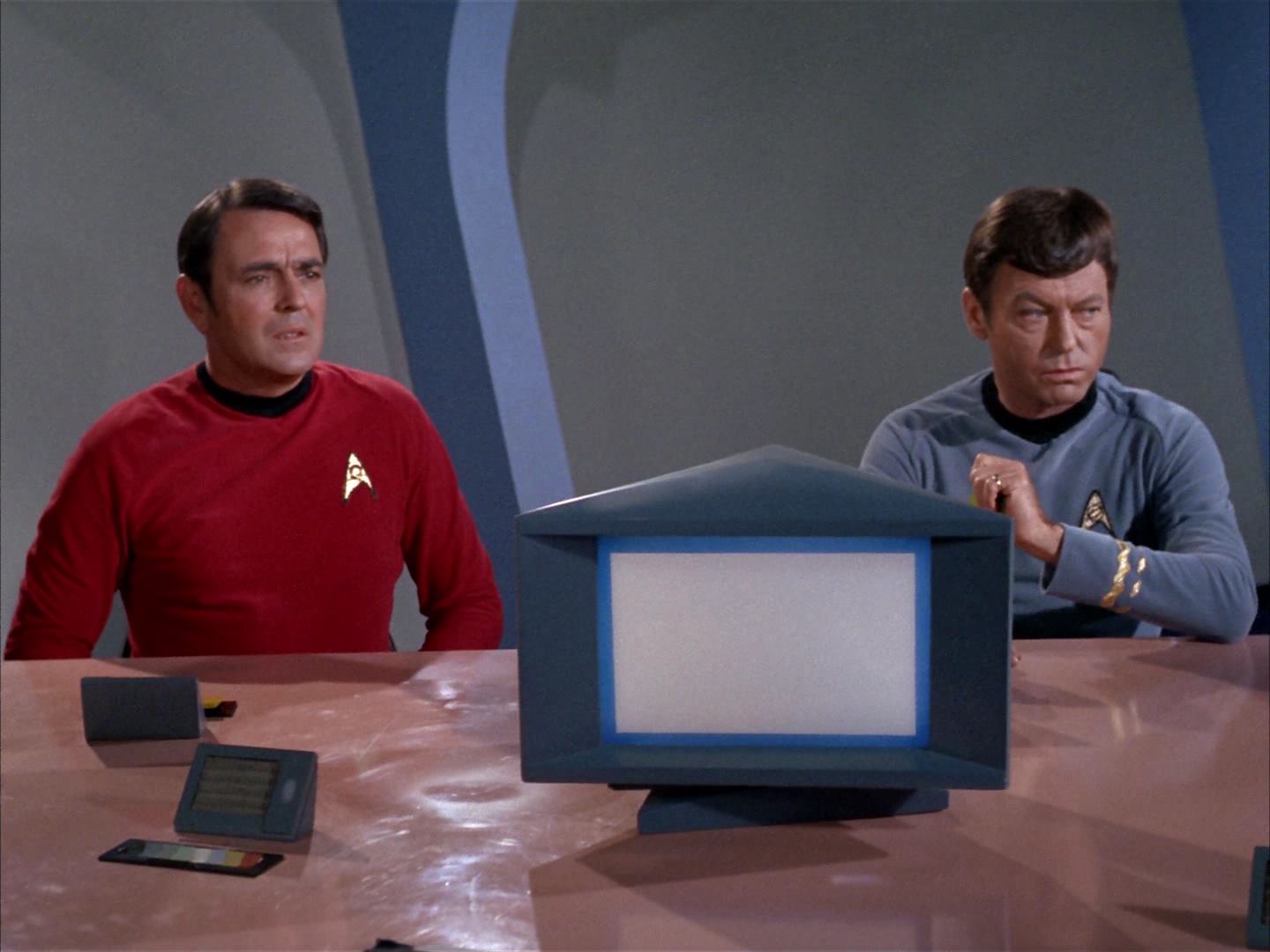 ariane179254_StarTrek_2x14_WolfInTheFold_2306.jpg