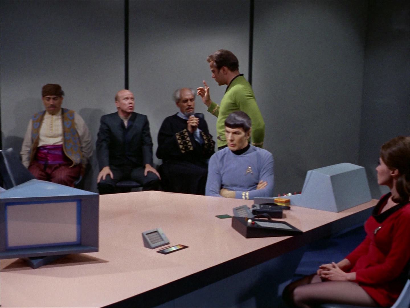 ariane179254_StarTrek_2x14_WolfInTheFold_2312.jpg