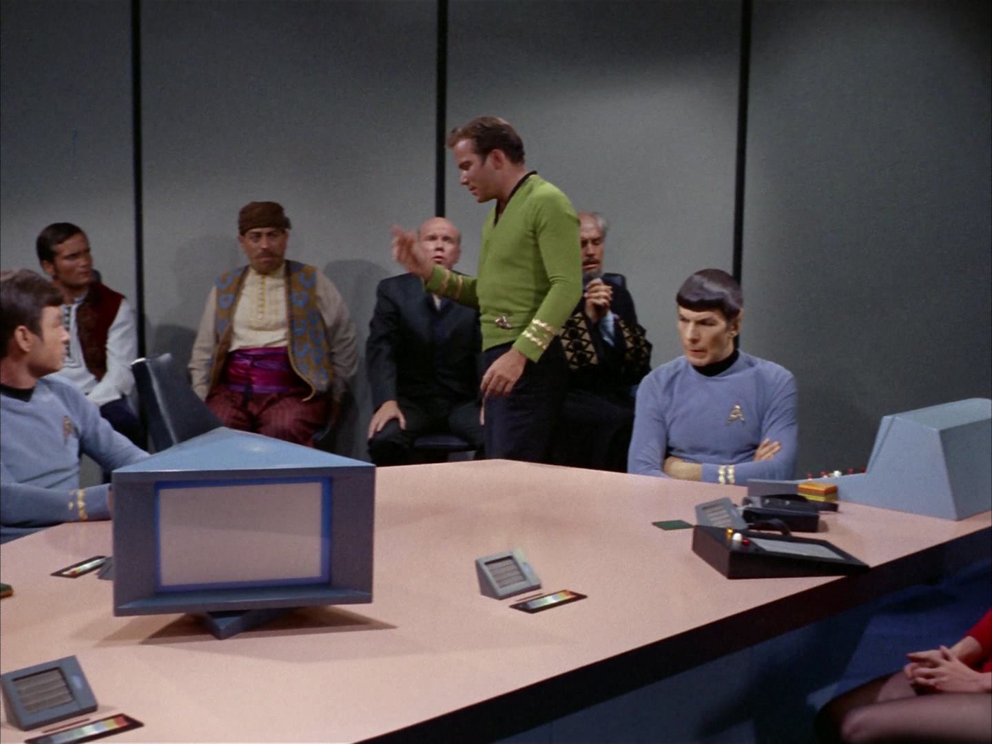 ariane179254_StarTrek_2x14_WolfInTheFold_2313.jpg