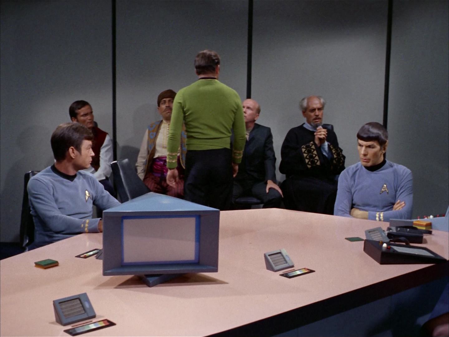 ariane179254_StarTrek_2x14_WolfInTheFold_2315.jpg