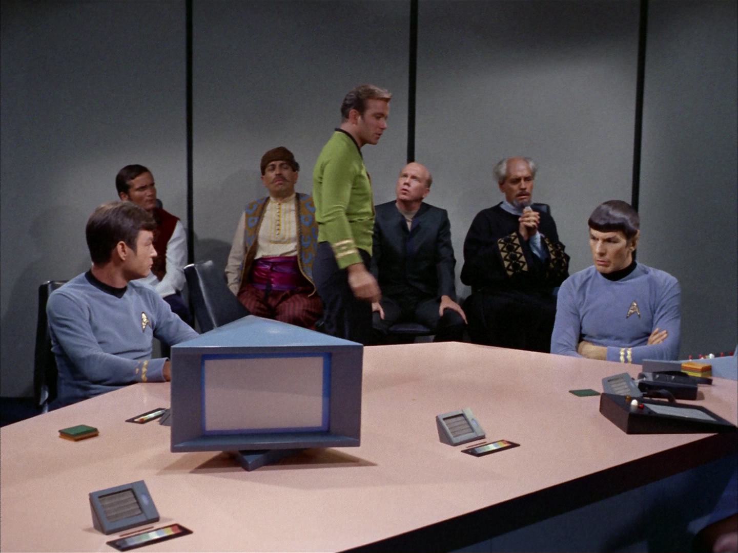 ariane179254_StarTrek_2x14_WolfInTheFold_2316.jpg