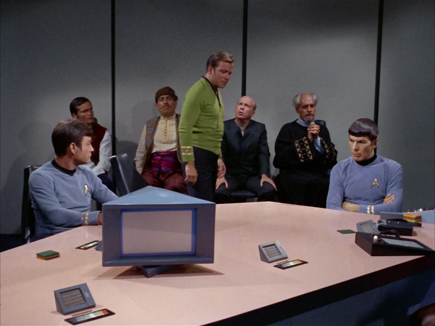 ariane179254_StarTrek_2x14_WolfInTheFold_2317.jpg