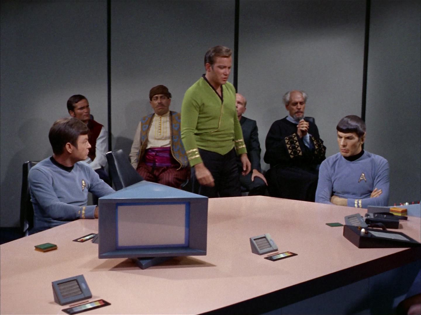 ariane179254_StarTrek_2x14_WolfInTheFold_2318.jpg