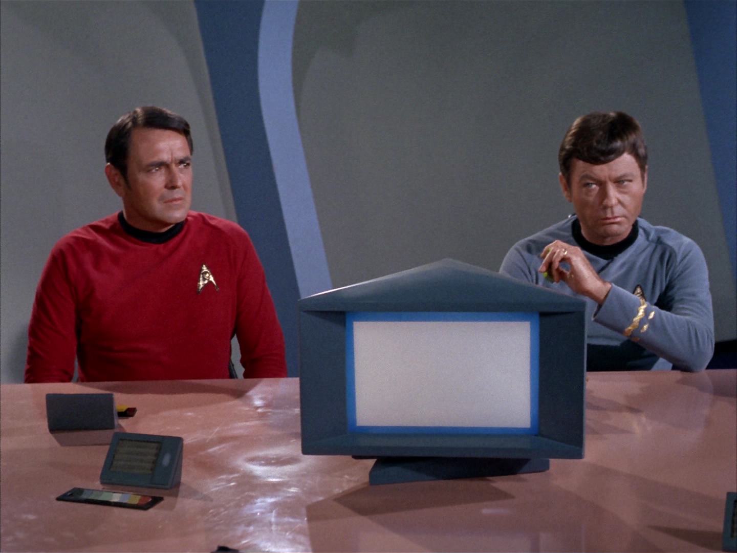 ariane179254_StarTrek_2x14_WolfInTheFold_2345.jpg