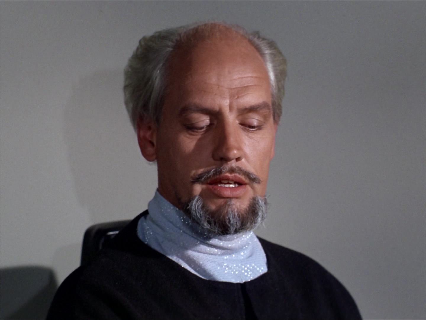ariane179254_StarTrek_2x14_WolfInTheFold_2452.jpg