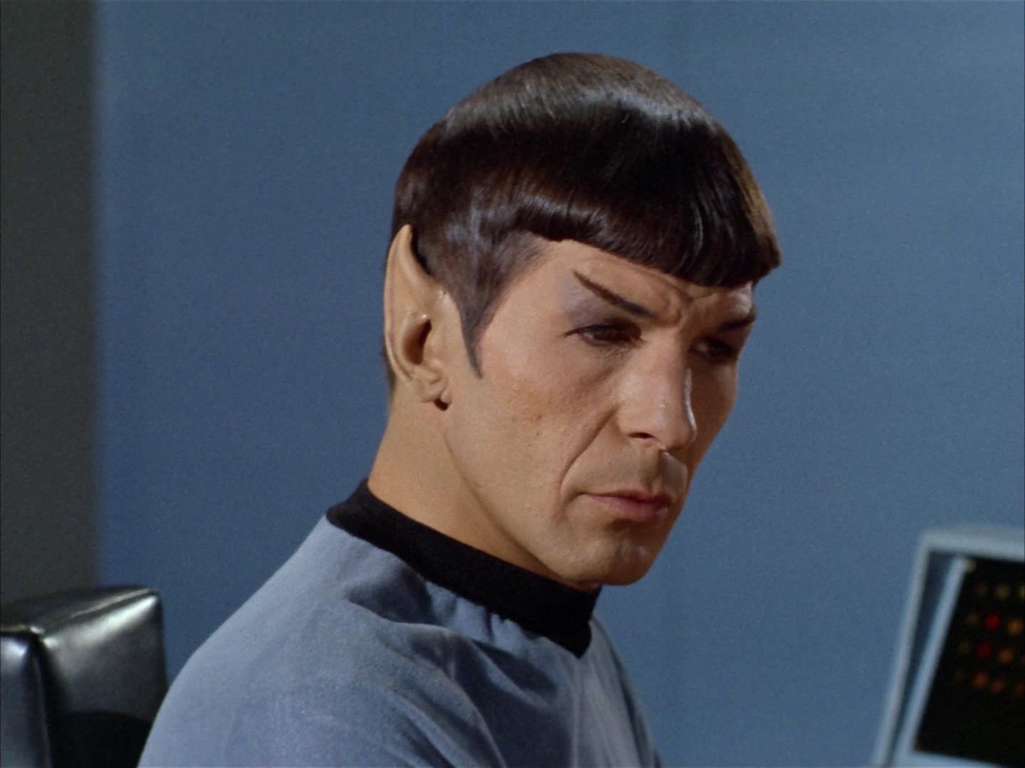 ariane179254_StarTrek_2x14_WolfInTheFold_2465.jpg