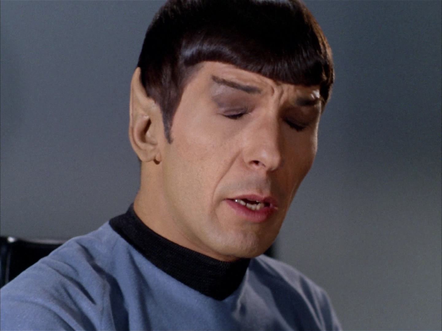 ariane179254_StarTrek_2x14_WolfInTheFold_2478.jpg