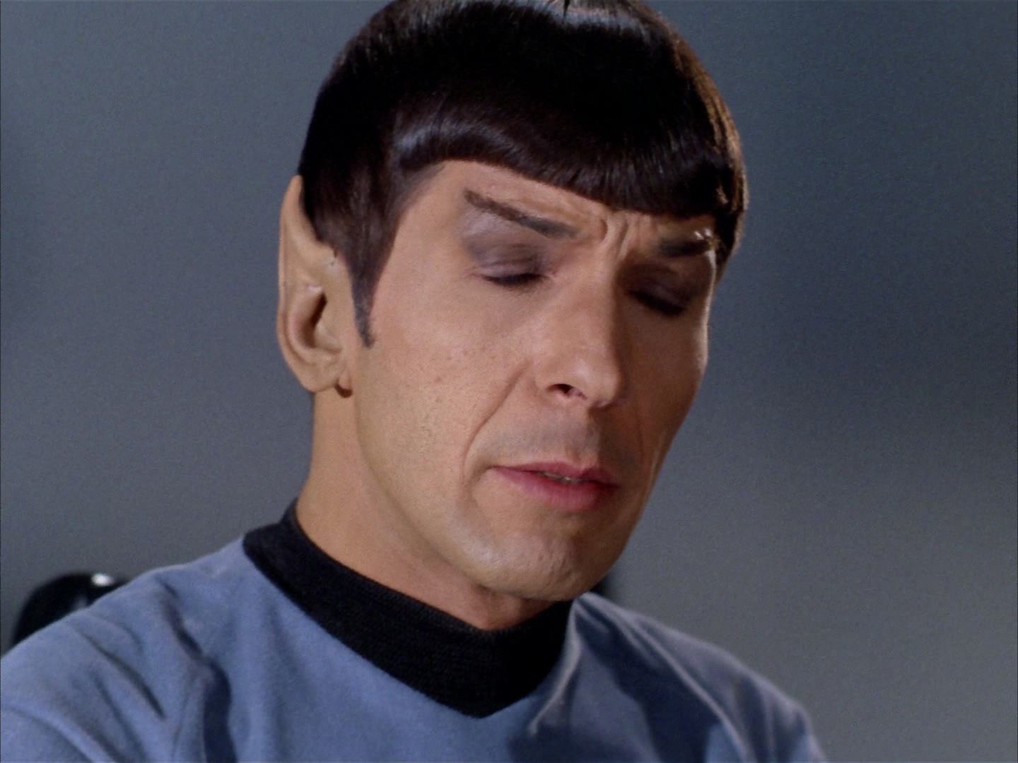 ariane179254_StarTrek_2x14_WolfInTheFold_2484.jpg