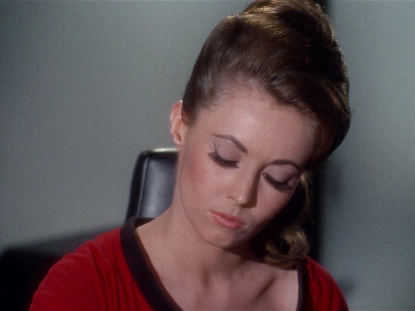 ariane179254_StarTrek_2x14_WolfInTheFold_2492.jpg