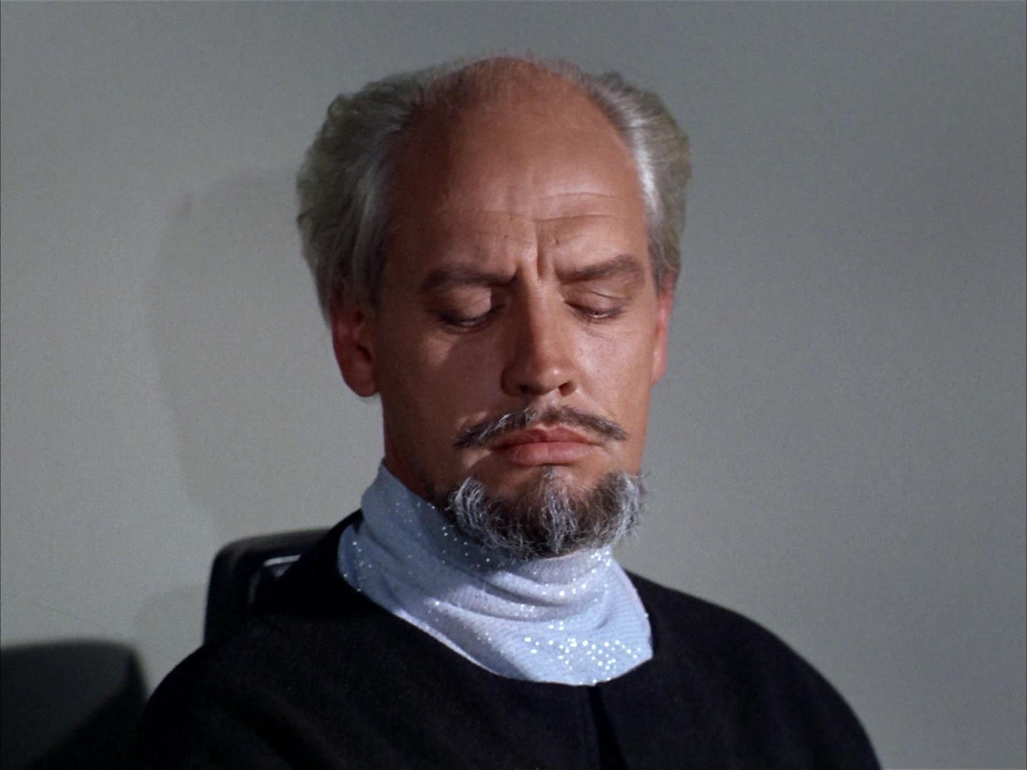 ariane179254_StarTrek_2x14_WolfInTheFold_2556.jpg