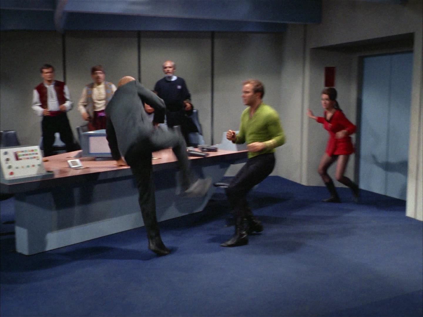 ariane179254_StarTrek_2x14_WolfInTheFold_2712.jpg