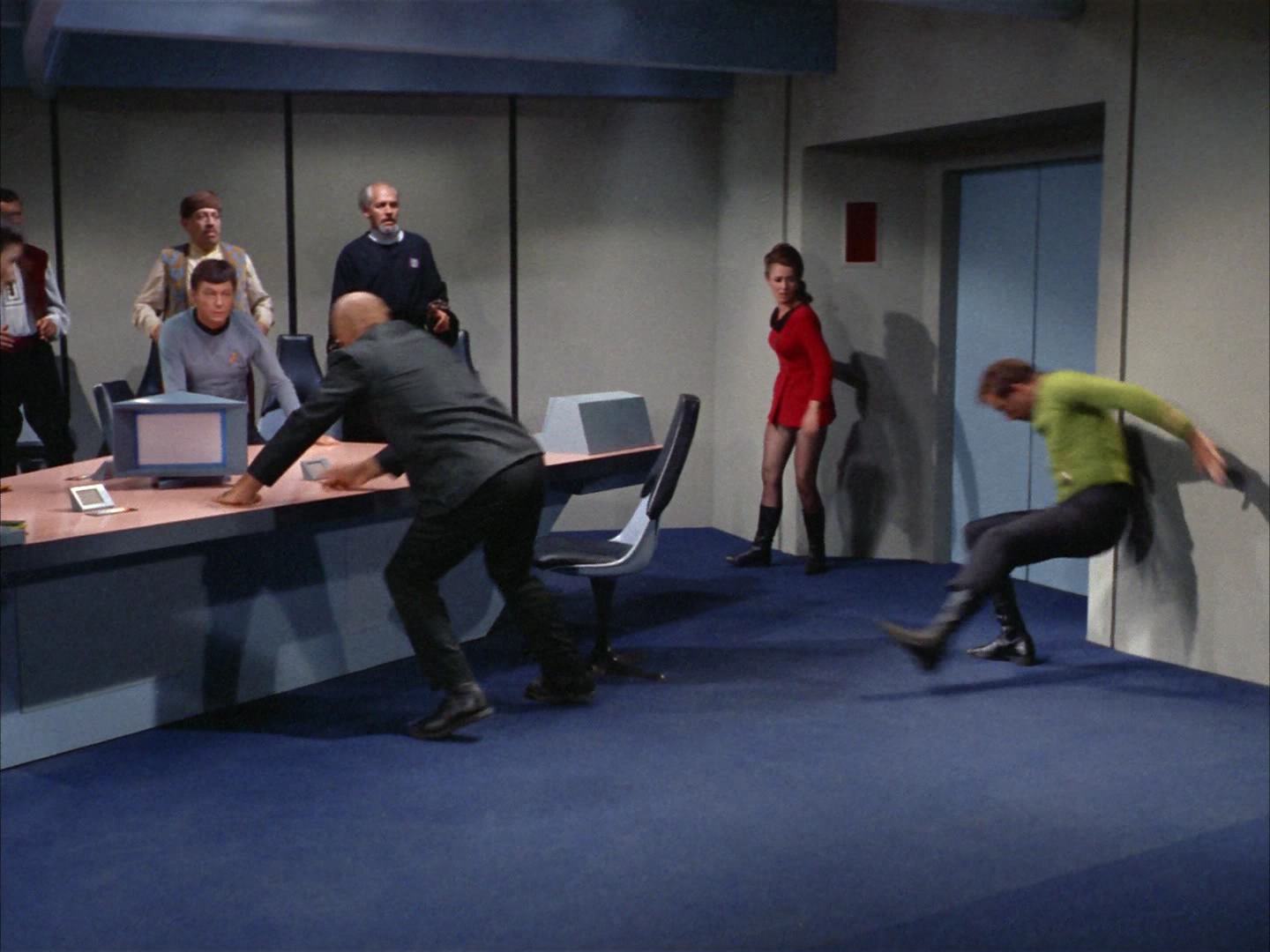ariane179254_StarTrek_2x14_WolfInTheFold_2713.jpg